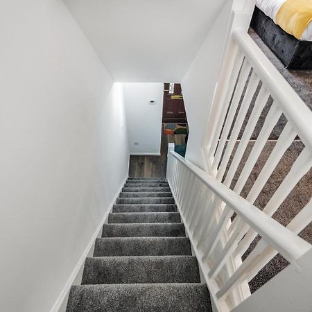 Lovely House In Dagenham / Barking With Free Parking, Wifi & Garden Exterior photo